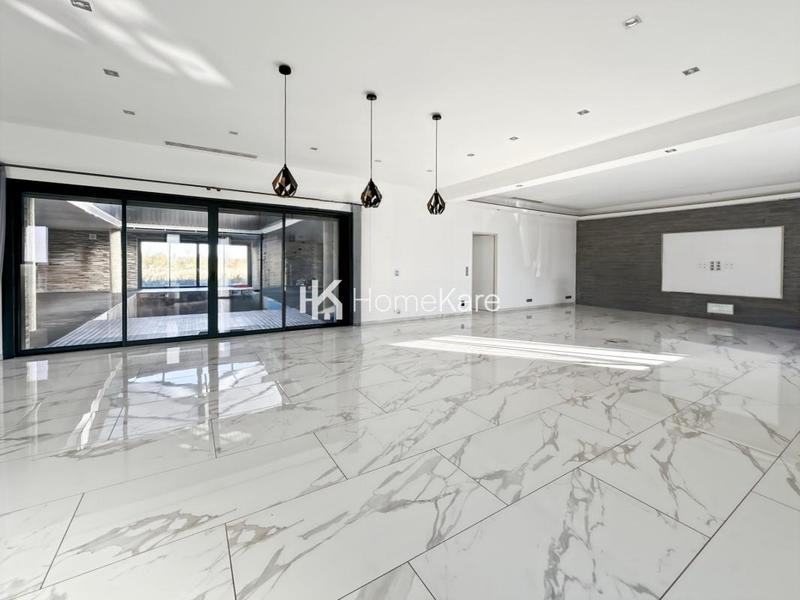 Maison - 224 m² - 6 pièces