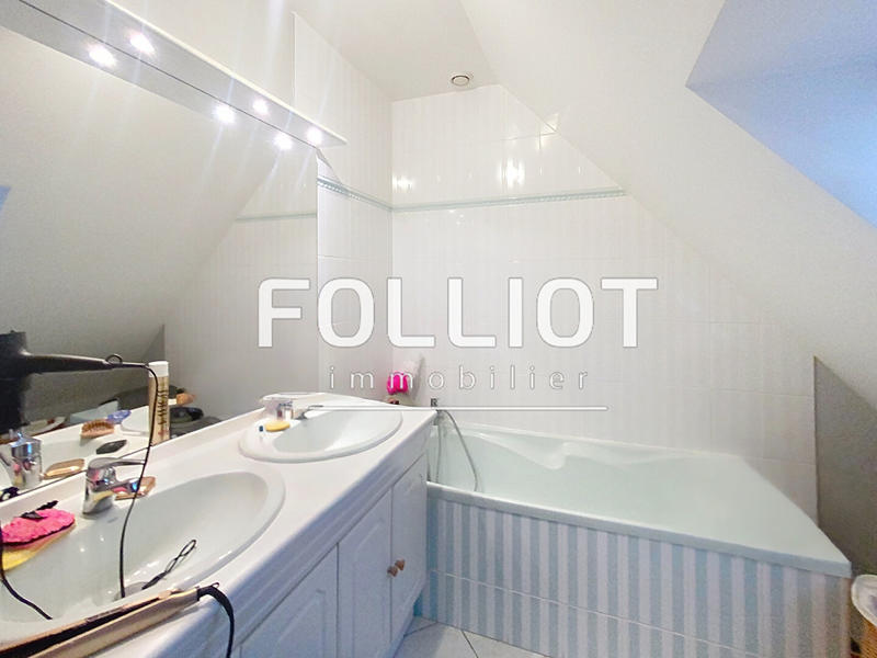 Maison - 104 m² - 5 pièces