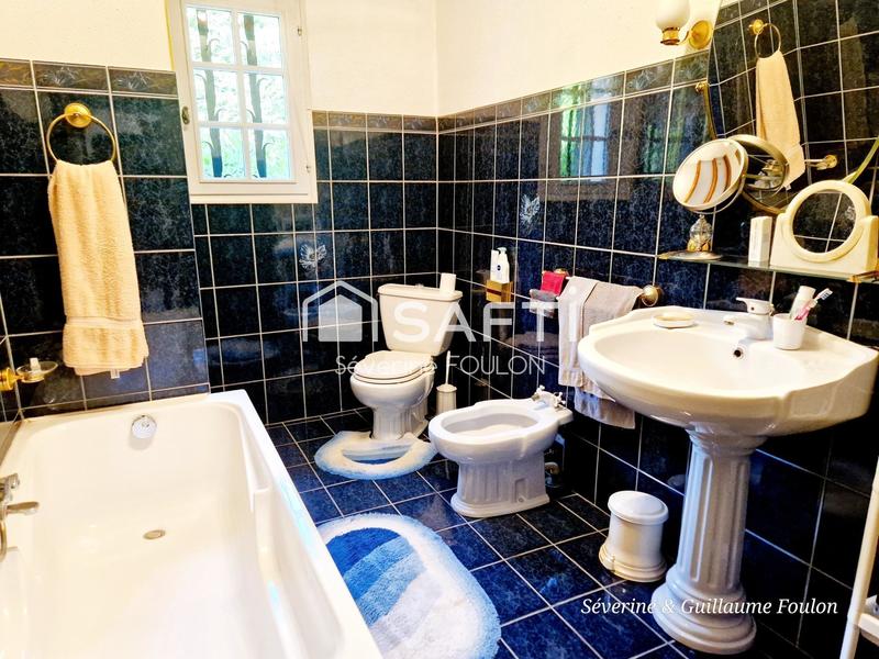 Maison - 185 m² - 9 pièces