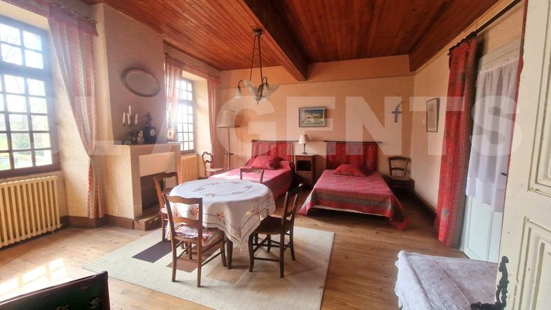 Maison - 228 m² - 7 pièces