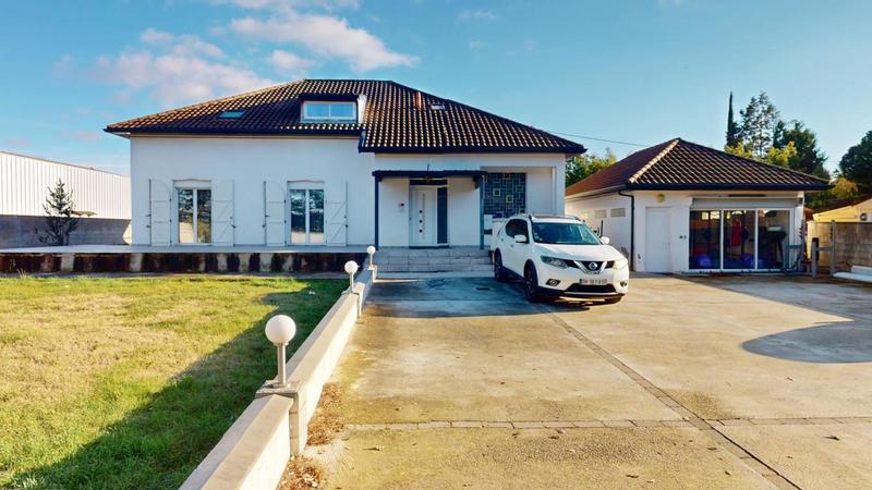 Maison - 273 m² - 7 pièces