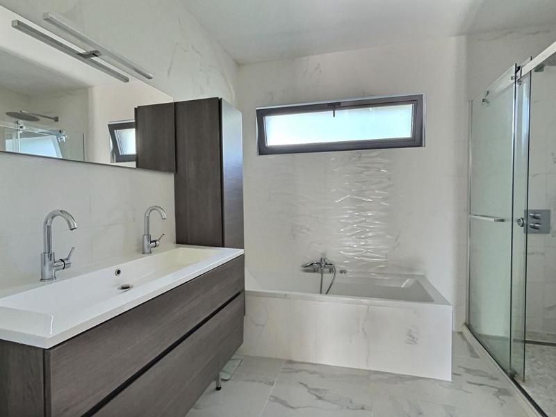 Maison - 240 m² - 7 pièces