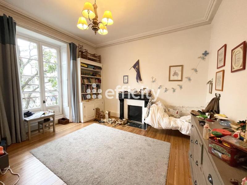 Demeure - 255 m² - 11 pièces