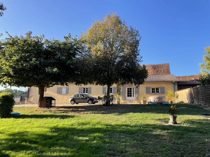 Maison - 430 m² - 16 pièces