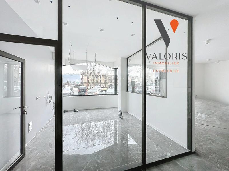 Local commercial - 270 m² - 15 pièces