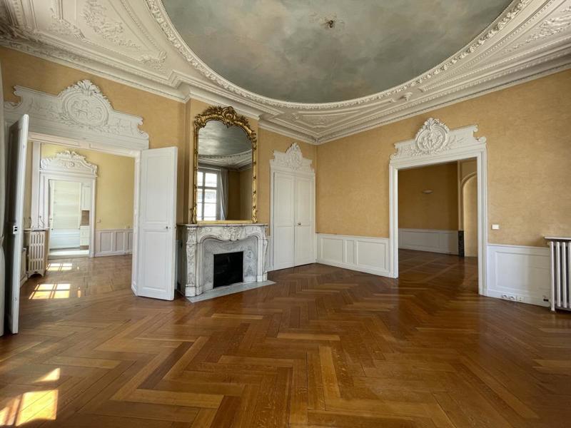 Appartement - 180 m² - 5 pièces