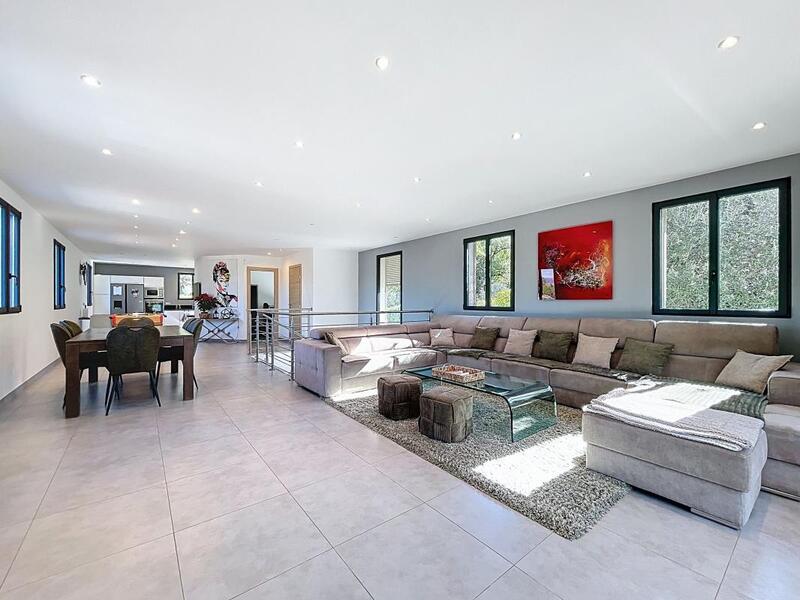 Maison - 224 m² - 6 pièces