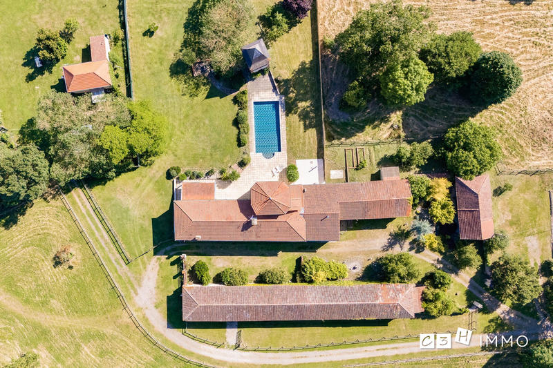 Château - 520 m² - 12 pièces