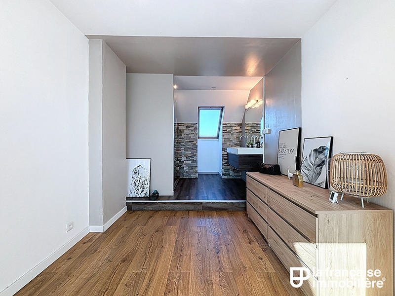 Appartement - 99 m² - 4 pièces