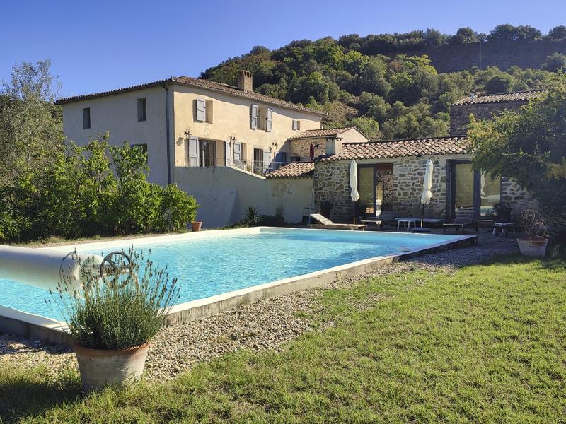 Maison en pierre - 300 m² - 11 pièces