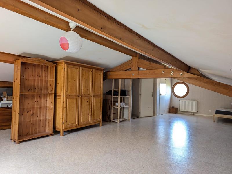 Maison traditionnelle - 200 m² - 8 pièces