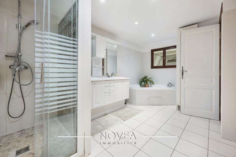 Maison ancienne - 245 m² - 8 pièces