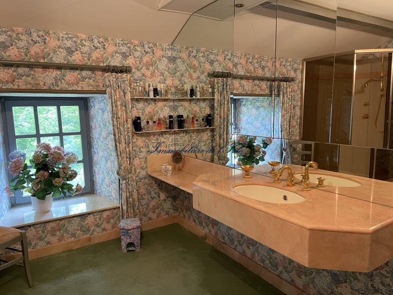 Maison - 310 m² - 10 pièces