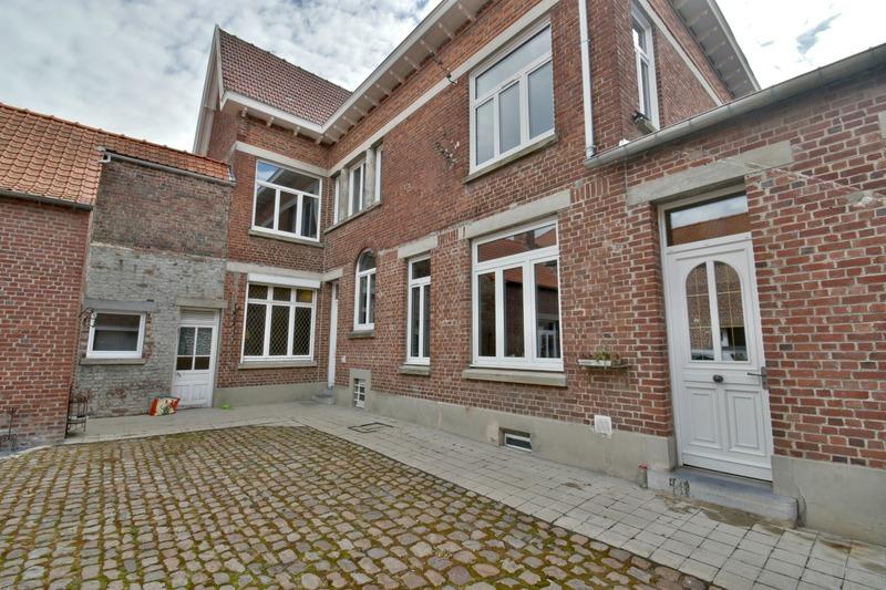 Maison bourgeoise - 205 m² - 8 pièces