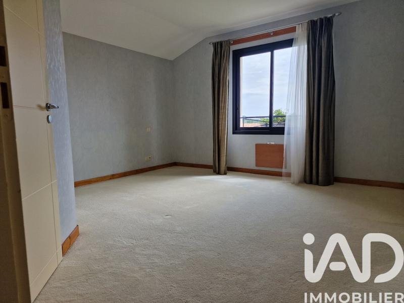 Maison - 242 m² - 10 pièces