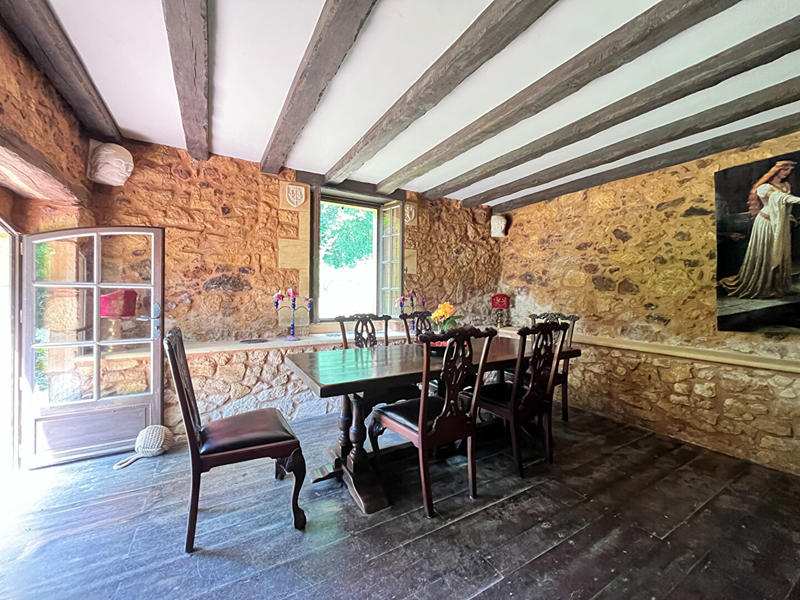 Maison - 210 m² - 7 pièces