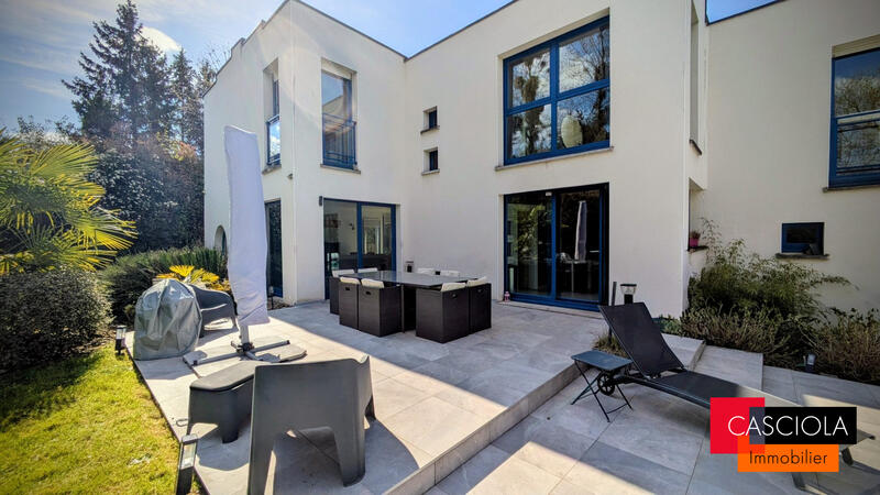 Maison - 185 m² - 8 pièces