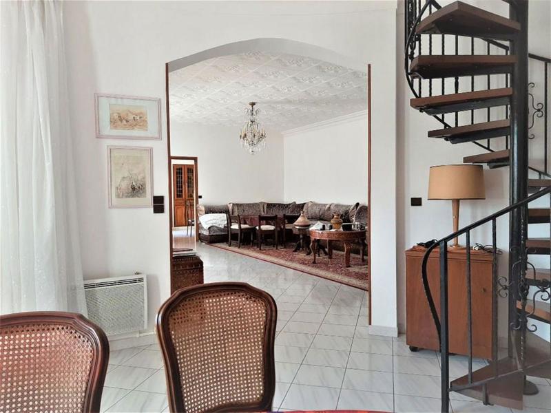 Propriété - 300 m² - 10 pièces