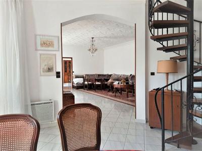 Propriété - 300 m² - 10 pièces