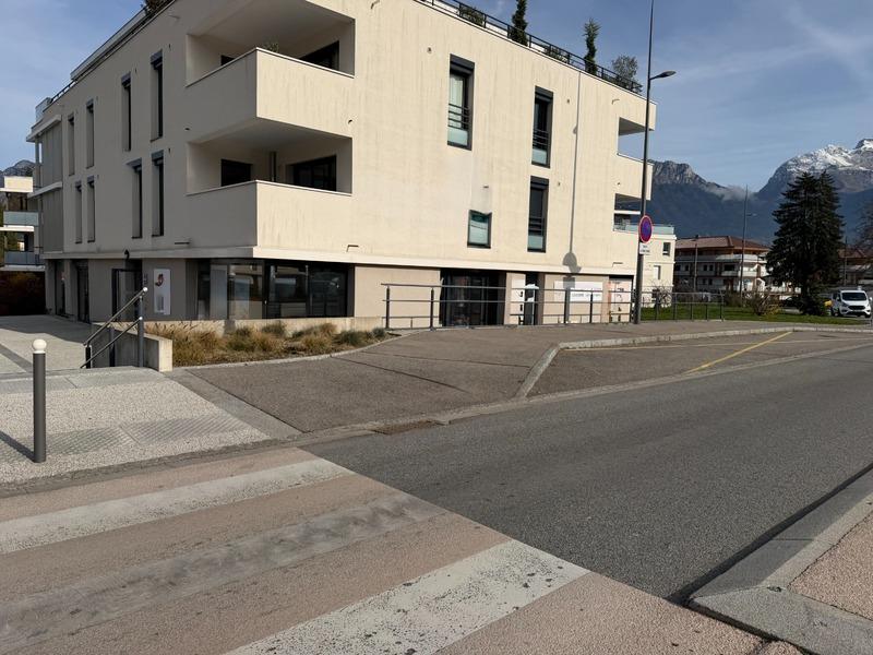 Local d'activité / Entrepôt - 130 m² - 5 pièces