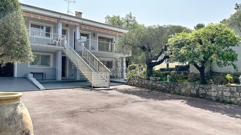 Villa - 320 m² - 8 pièces