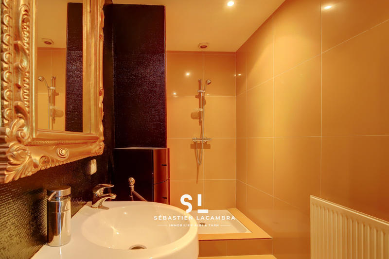 Propriété - 374 m² - 10 pièces