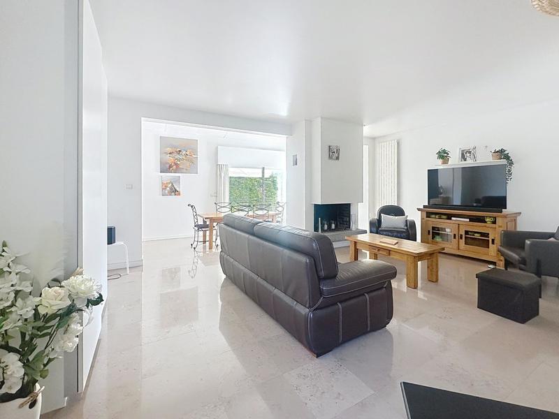 Maison - 271 m² - 9 pièces