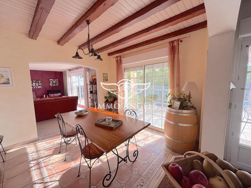 Maison traditionnelle - 179 m² - 8 pièces