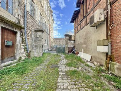 Château - 2 100 m² - 35 pièces