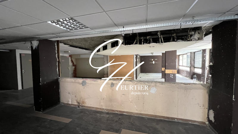 Local commercial - 317 m²