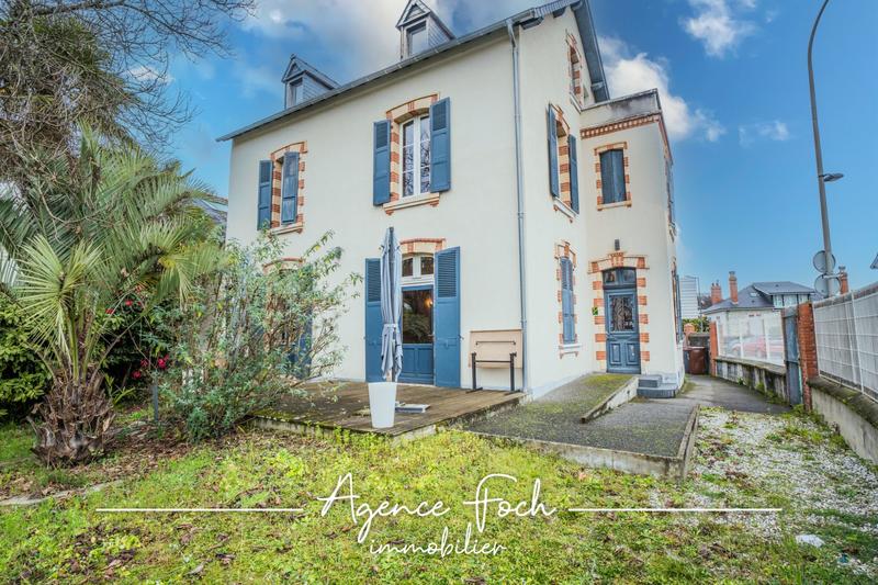 Maison - 195 m² - 8 pièces