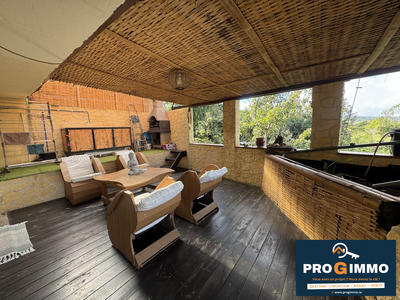 Maison - 180 m² - 9 pièces