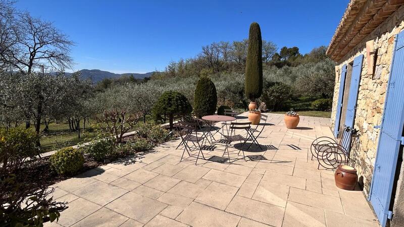 Maison - 220 m² - 8 pièces