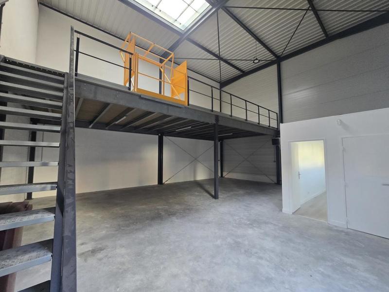 Local d'activité / Entrepôt - 221 m²