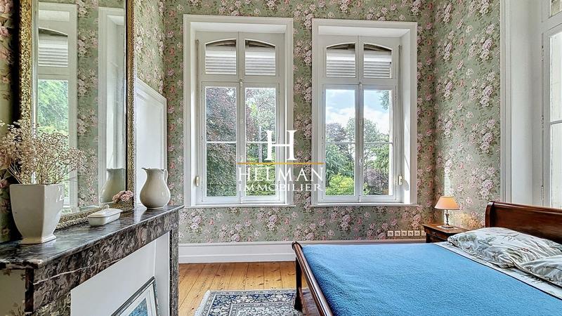 Maison - 300 m² - 8 pièces