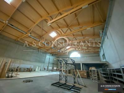 Entrepôt - 1 200 m²