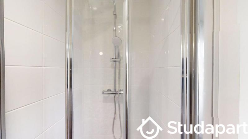 Chambre - 85 m² - 1 pièce