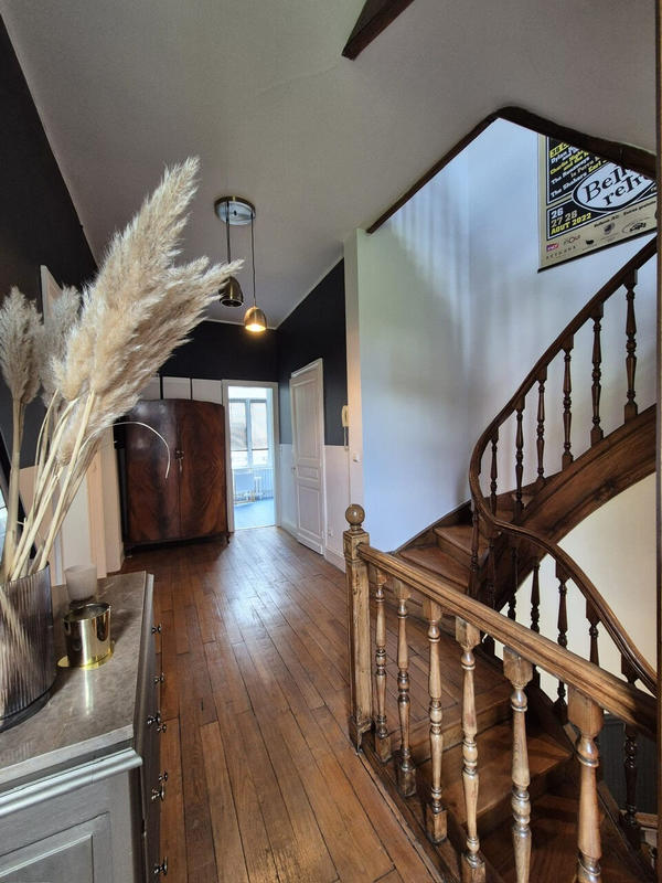 Maison - 244 m² - 9 pièces