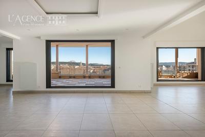 Appartement - 250 m² - 5 pièces