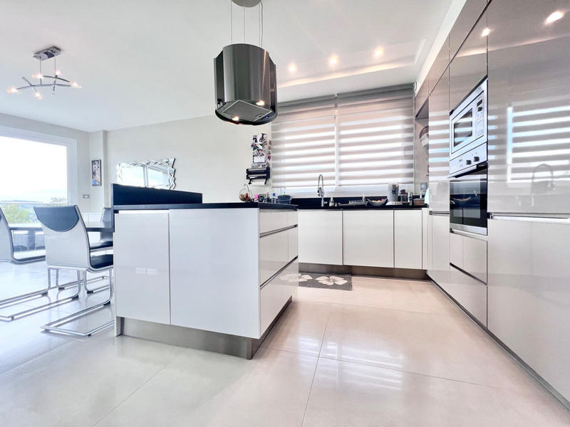 Propriété - 190 m² - 6 pièces