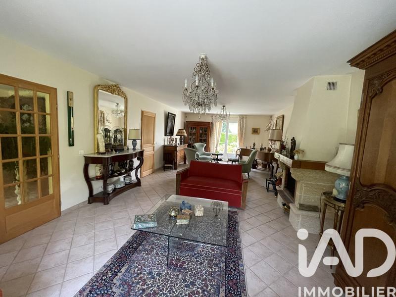 Maison - 237 m² - 7 pièces