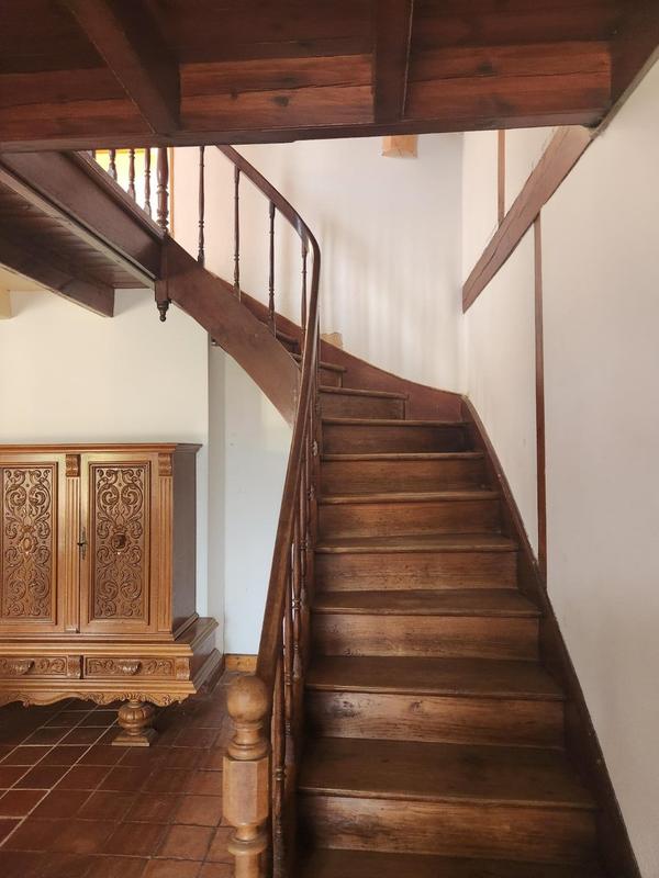 Maison - 230 m² - 8 pièces