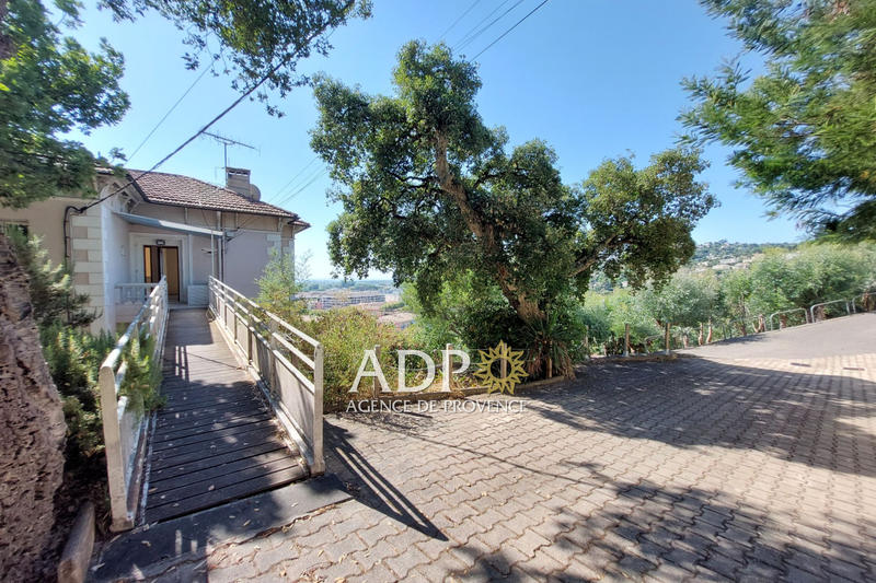 Appartement - 99 m² - 4 pièces