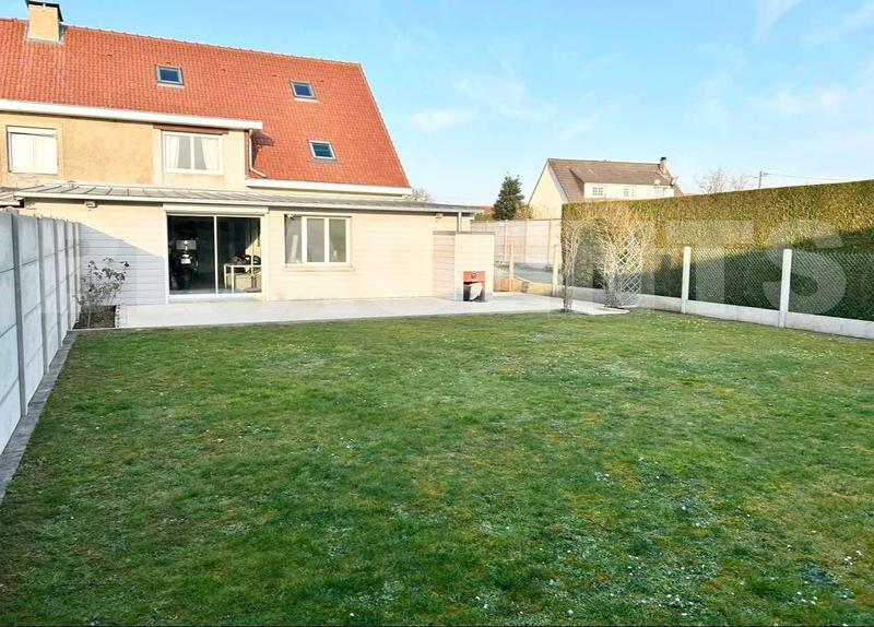Maison jumelée - 254 m² - 9 pièces
