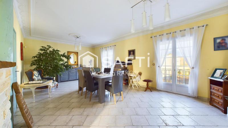 Maison - 360 m² - 8 pièces