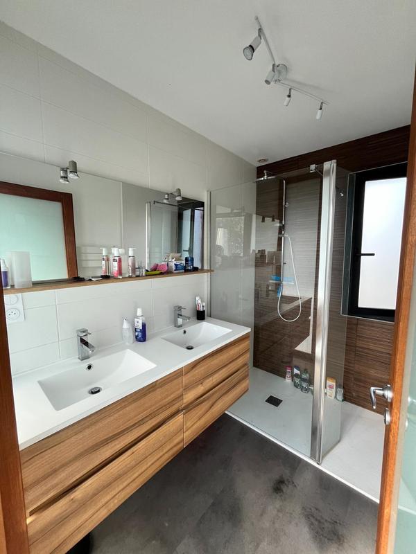 Maison - 218 m² - 7 pièces