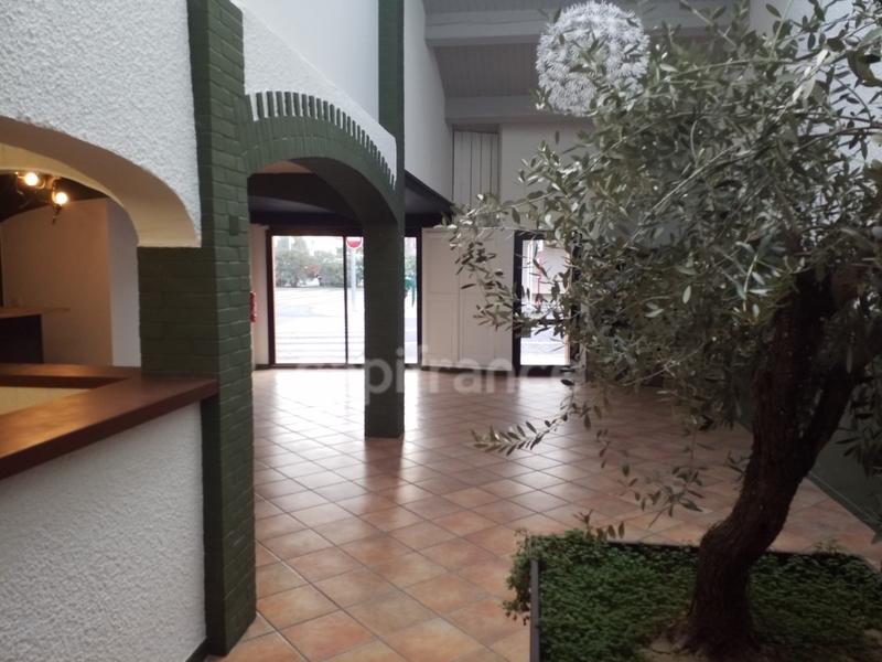 Local commercial - 121 m²