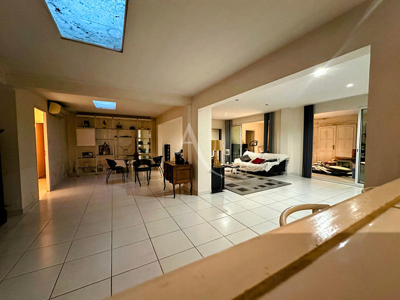 Maison - 201 m² - 5 pièces