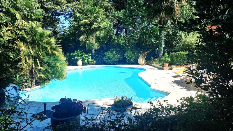 Propriété - 244 m² - 7 pièces