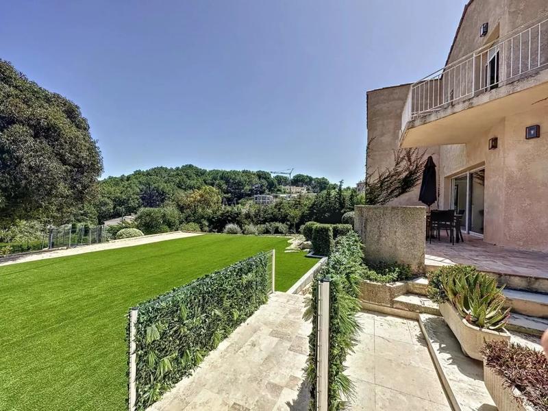 Maison - 400 m² - 10 pièces